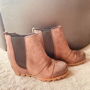 Sorel Joan of Arctic Wedge Chelsea Boot - size 7